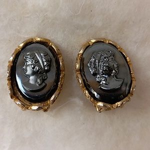 Elegant Vintage cameo head earrings